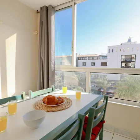 Calia By Pom, Parking, Piscine אגדה
